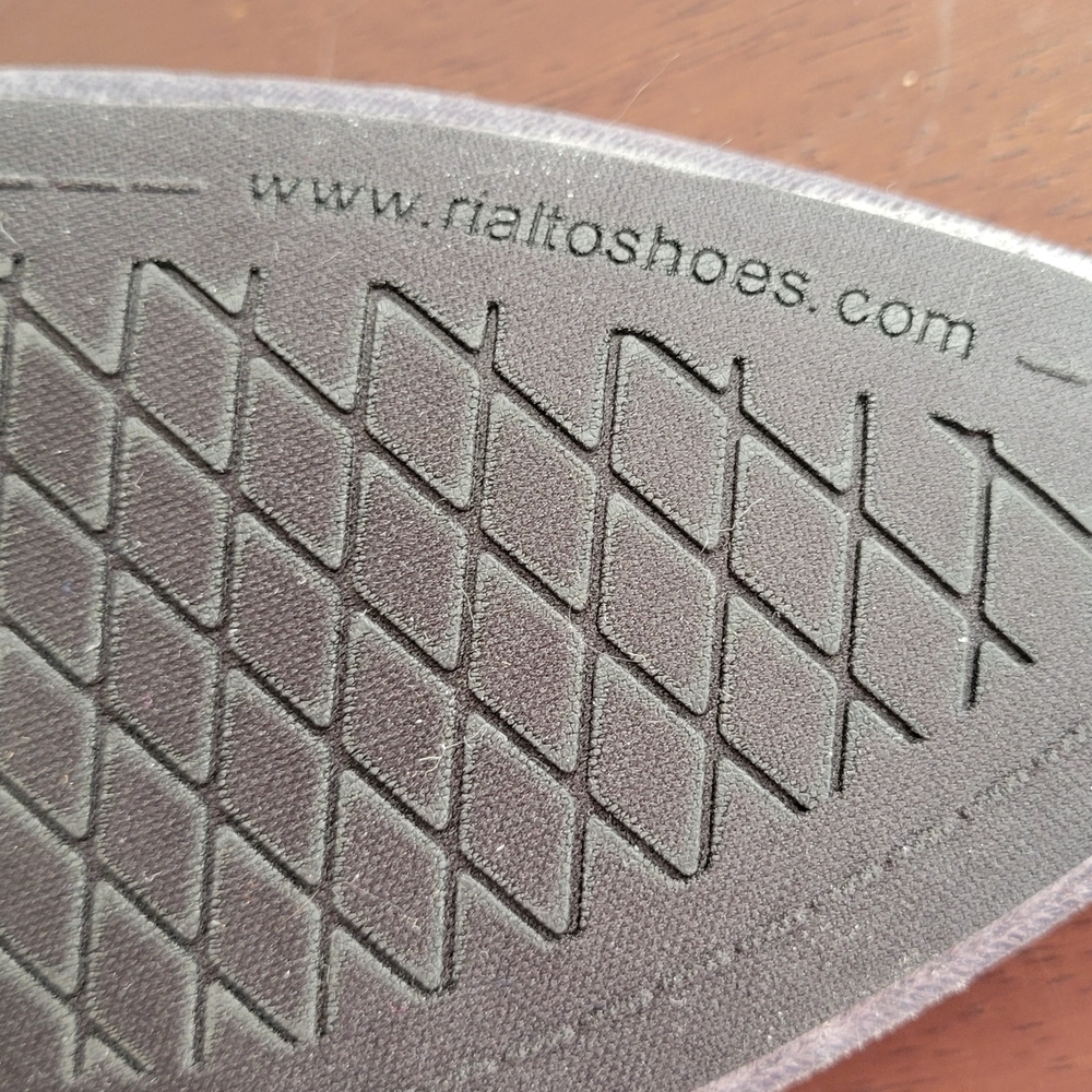 Rialto Women's Elegant Gray Heels - Picture 8 of 12